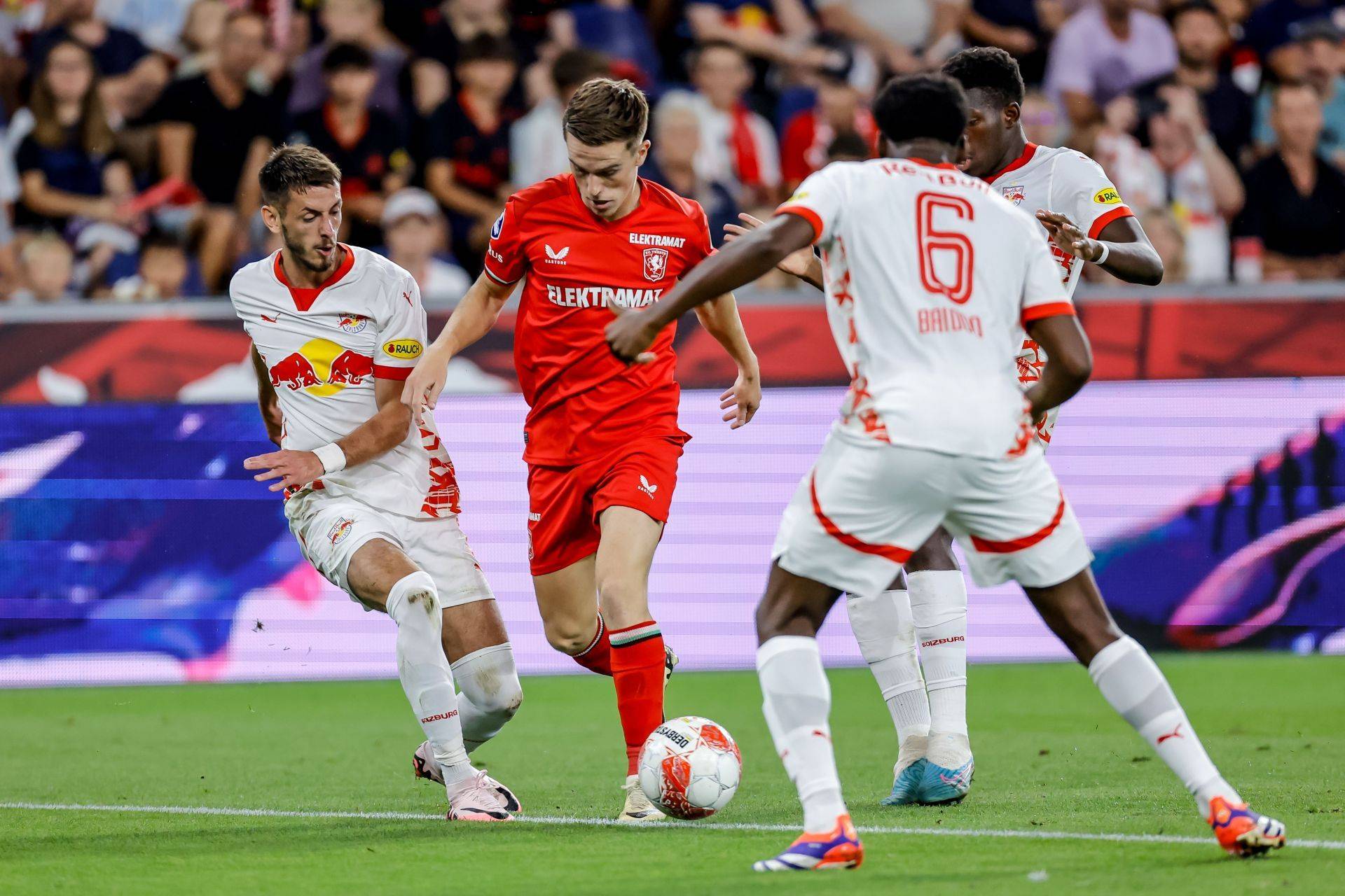 助攻手默滕 助攻手默滕