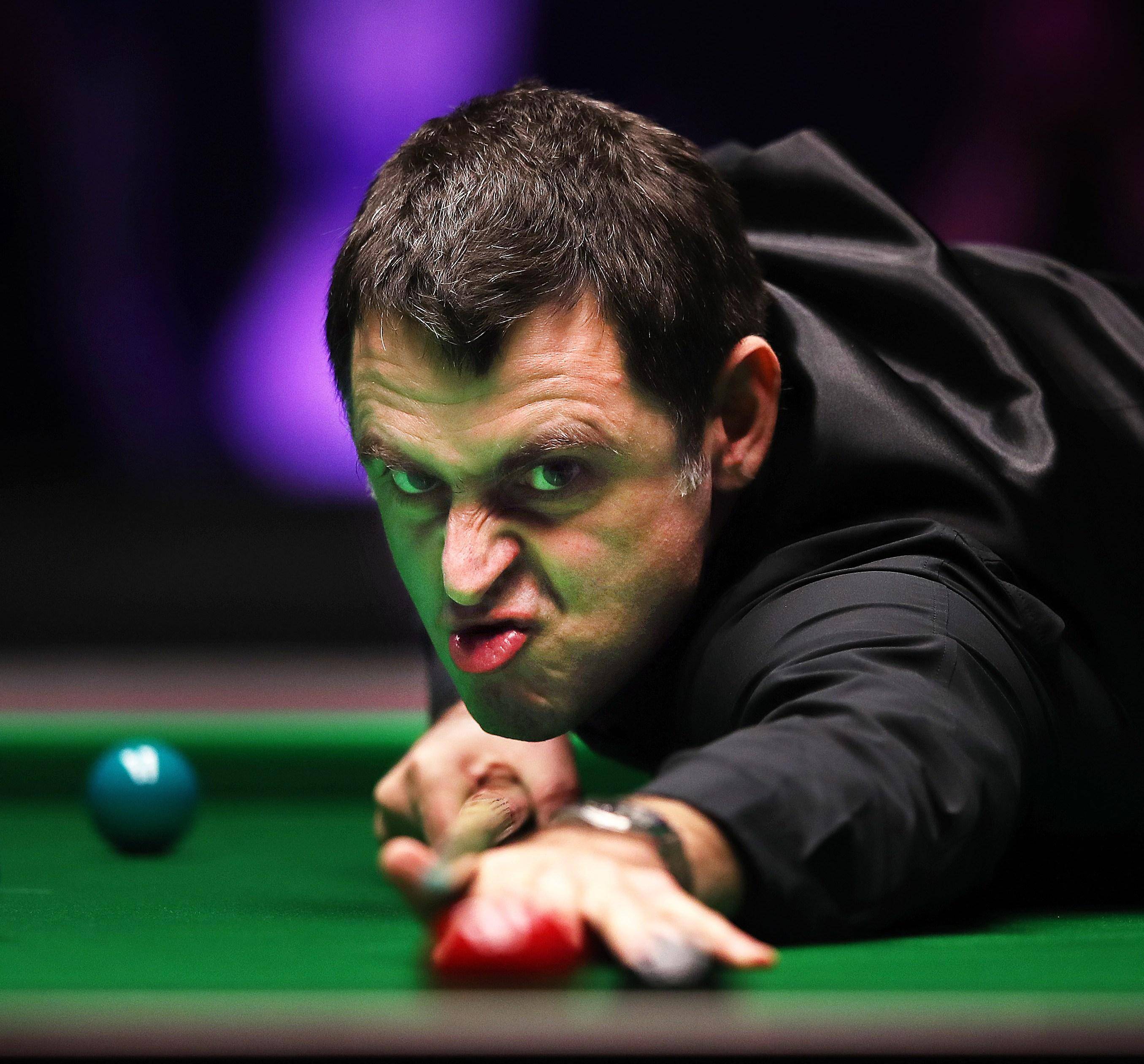 持防守反击 持防守反击