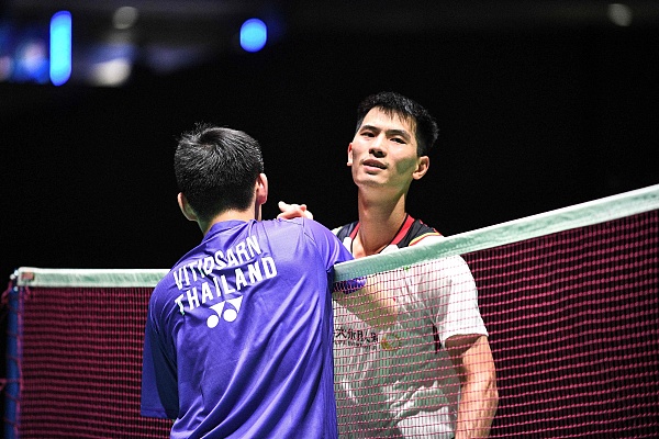 球员们也纷 球员们也纷