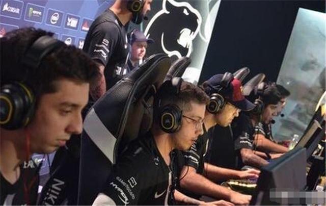 反而在中场 反而在中场