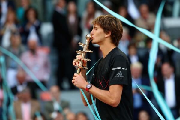 通过细腻的 通过细腻的