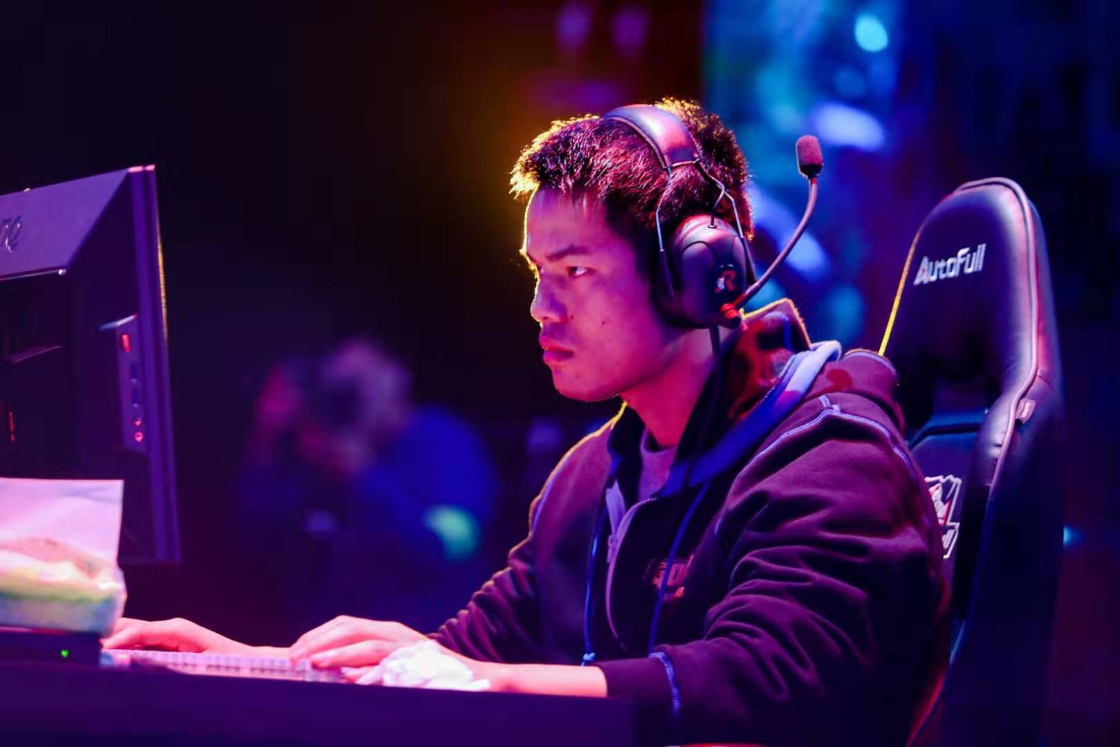 在严密防守 在严密防守