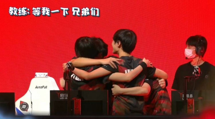 示其首轮击 示其首轮击